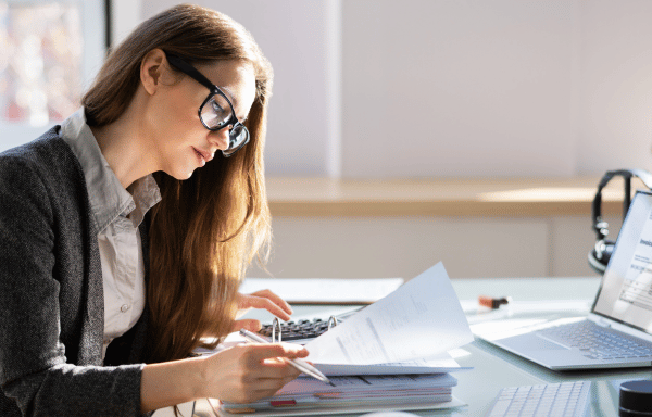 Falsas facturas por correo: cómo detectarlas y evitar consecuencias legales y financieras