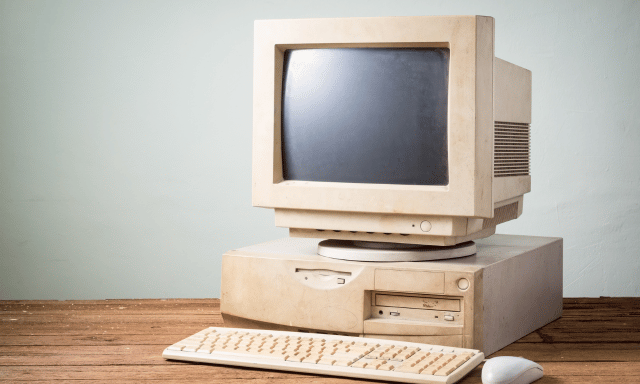 ordenadores viejos en oficina